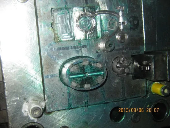 Hot Runner System Injection Plastic Mould for Electronic Parts 
